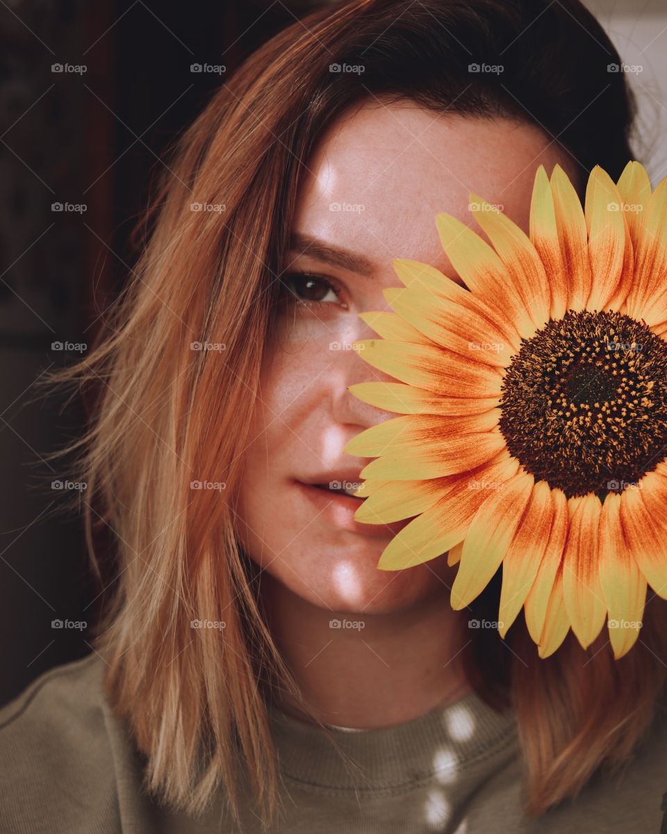 Girl with sunflower 