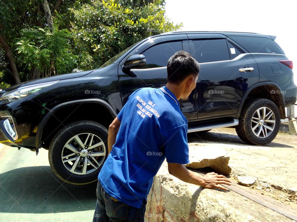 accident car's having help