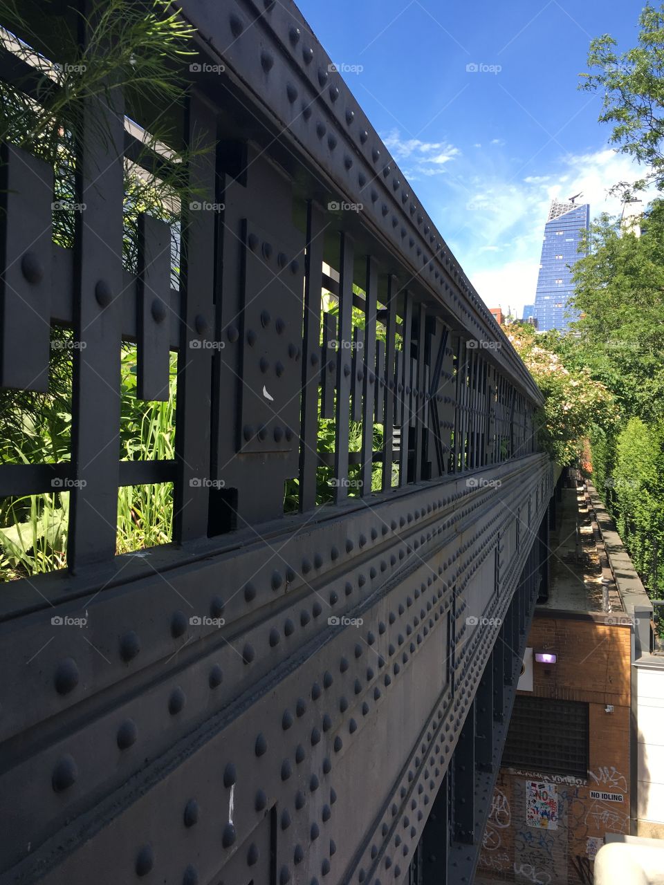 Pattern of metal bridge