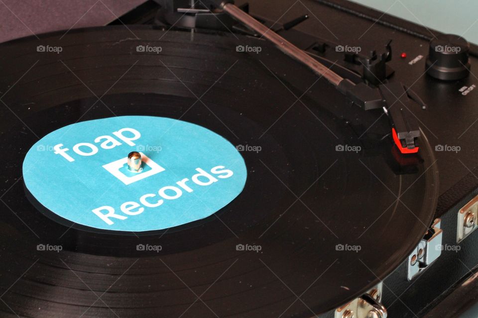 A vinyl record on an old fashioned record player.