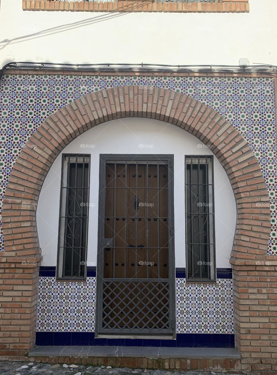 decorative round arch on the facade of a residential building