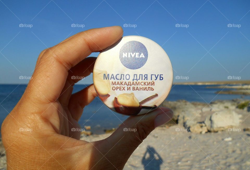 nivea in hand