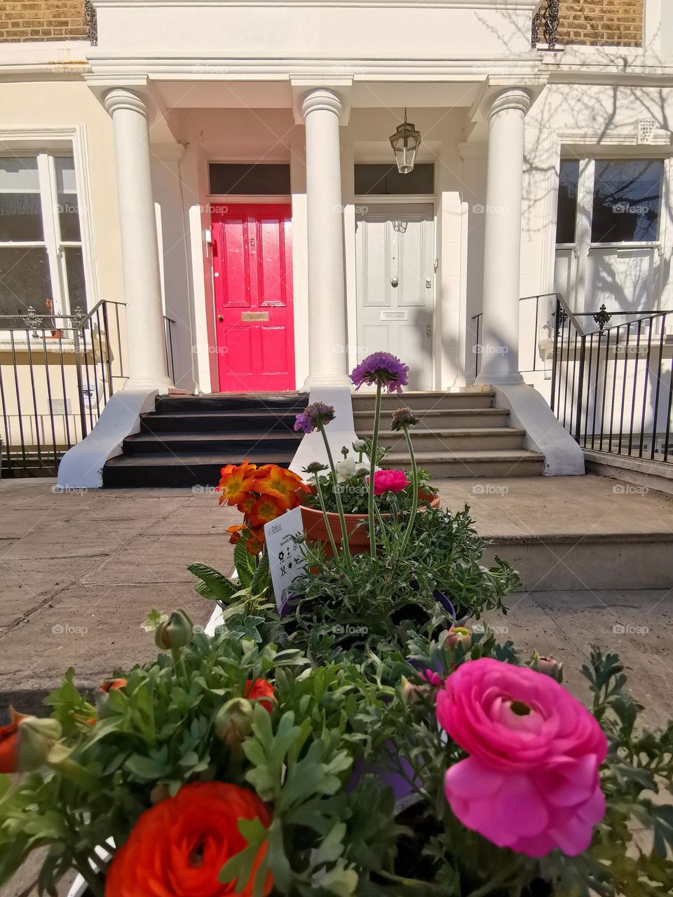London streets. Beautiful architecture. Flowers. Doors.