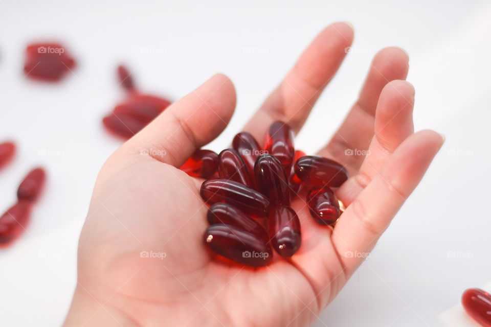 When I saw the color of this fish oil, I immediately thought of taking a photo. The red tint just speaks volume to me! 
