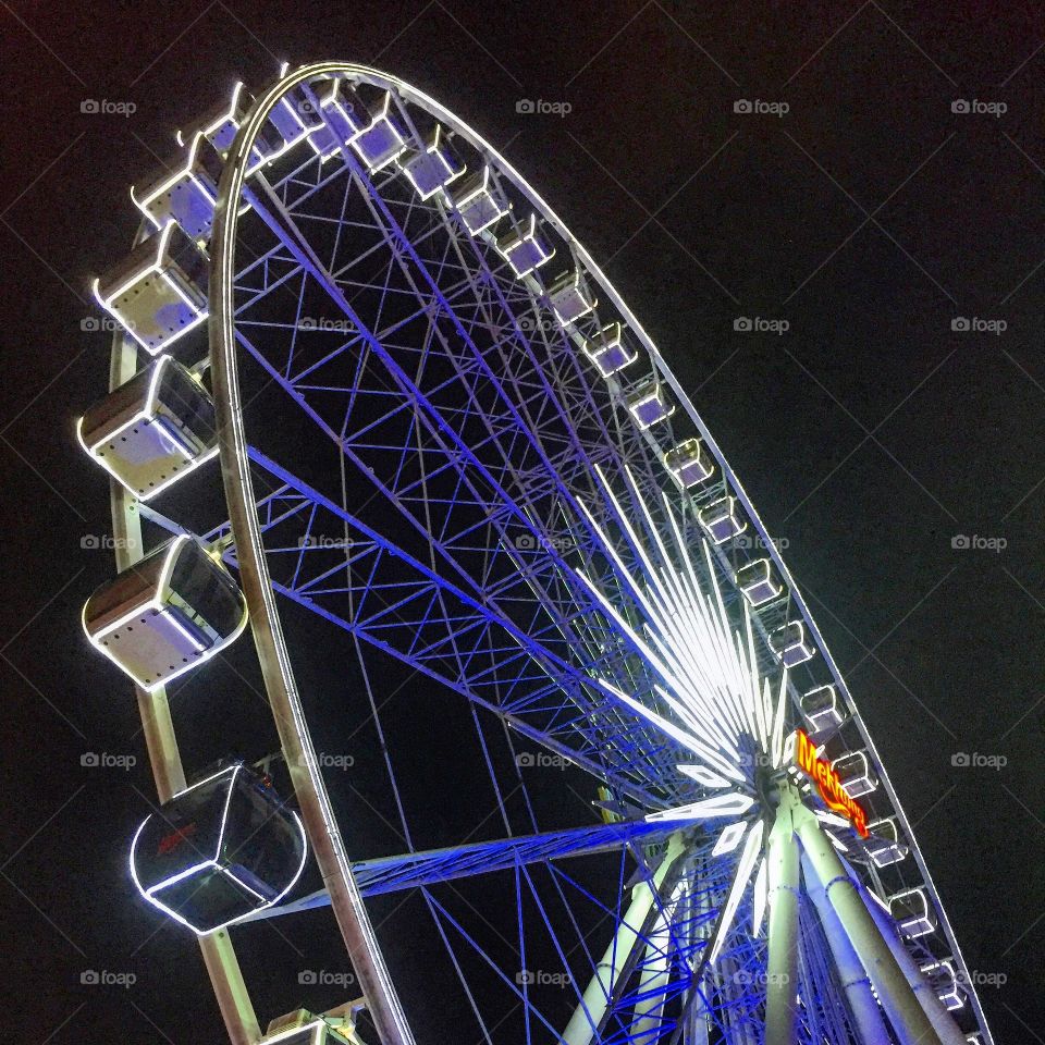 A big ferris wheel in an amusement park