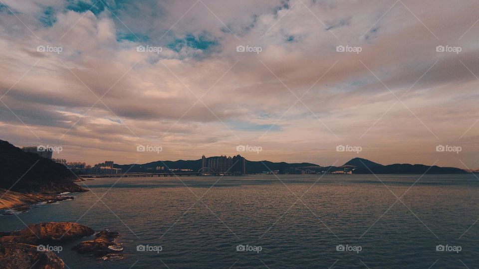 When the typhoon signal No.3 was raised , the surrounding environment was also very dim . ( 31st , October 2022 Hong Kong )βοΈπΆβπ«οΈβοΈπ¬οΈπ