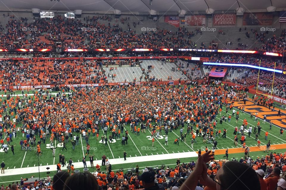 Syracuse fans rush the field in a win against undefeated Clemson at the carrier dome. 