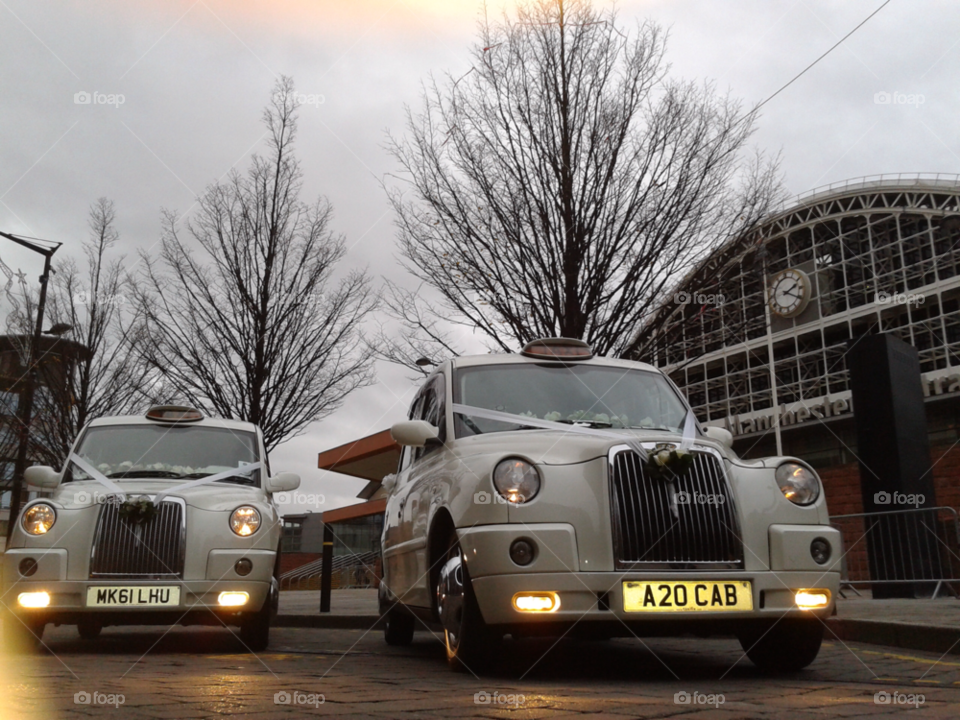 taxi wedding twins manchester by idotaxi