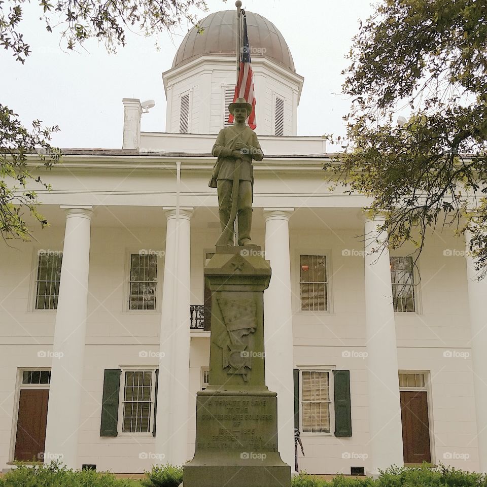 statue. Courthouse rural Louisiana 