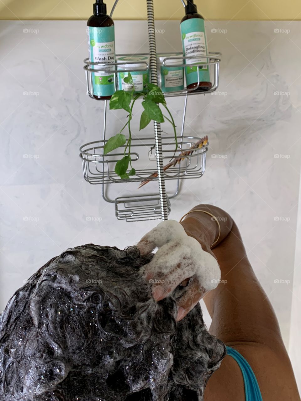 Shampooing hair - Curl Care with SkyOrganics - made with plant-derived and renewable ingredients that are good for you and your hair