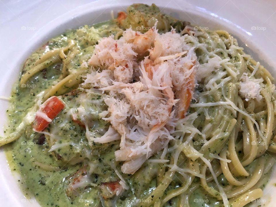 Fettuccine Pasta With Pesto And Crab