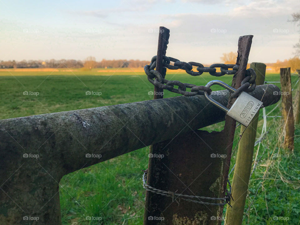 Macro metal lock and Chain