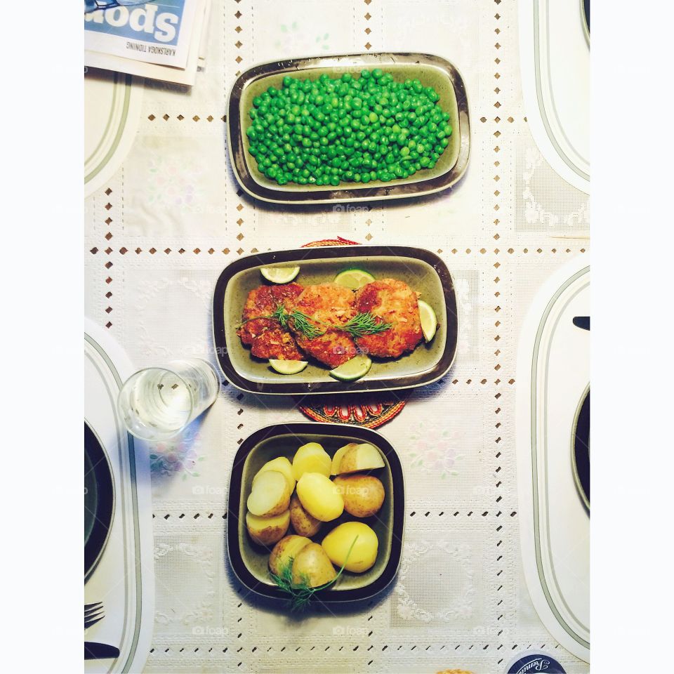 Perch served with peas and potatoes the classic way