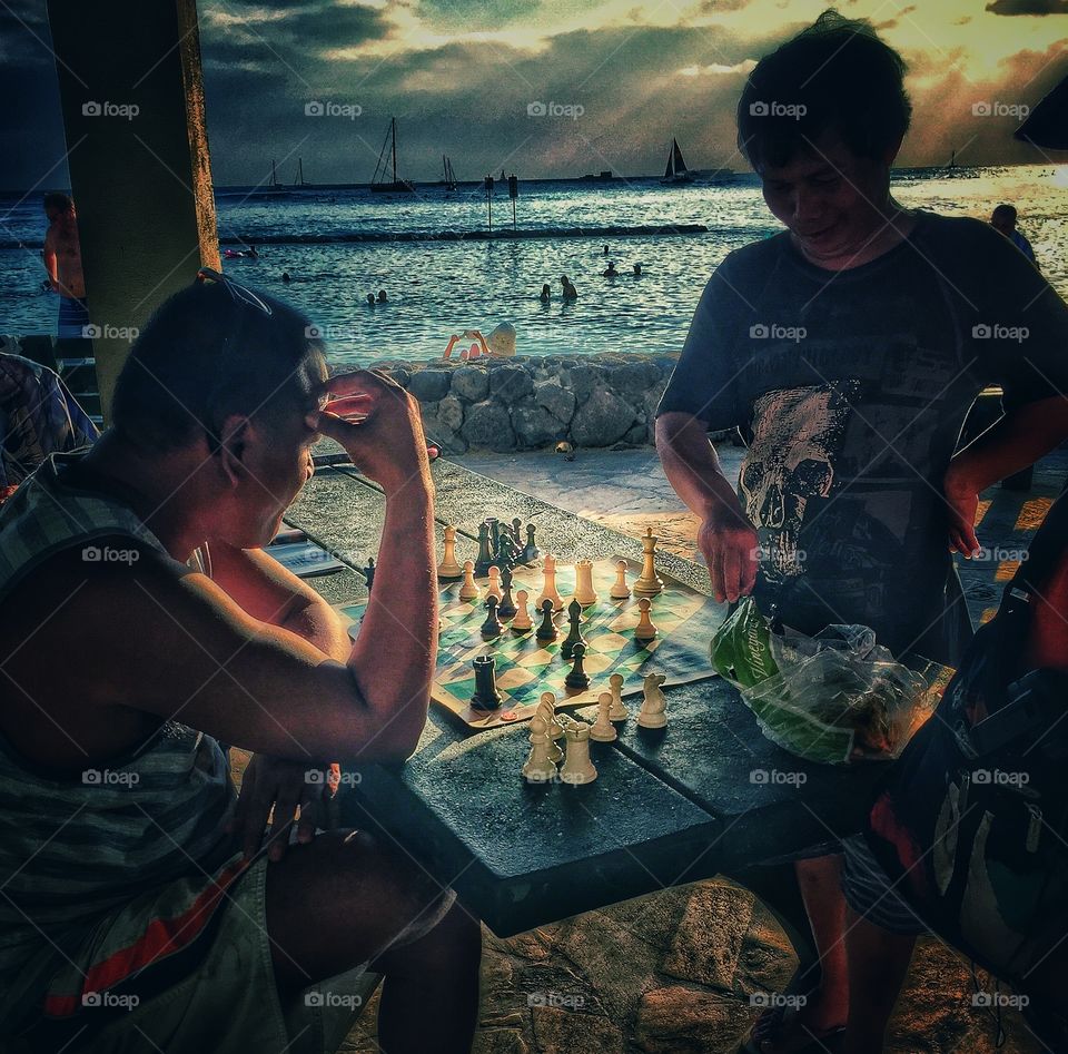 Chess players in Waikiki