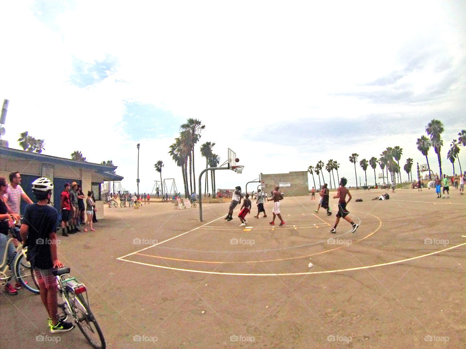 Venice beach basketball court activity