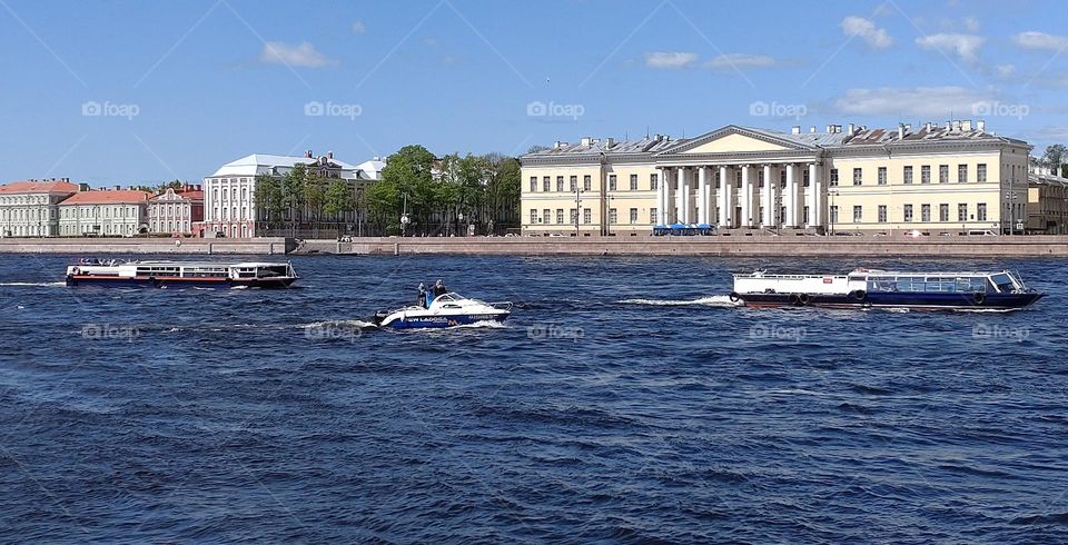 Boats💦Urban water 💦 City river 💦