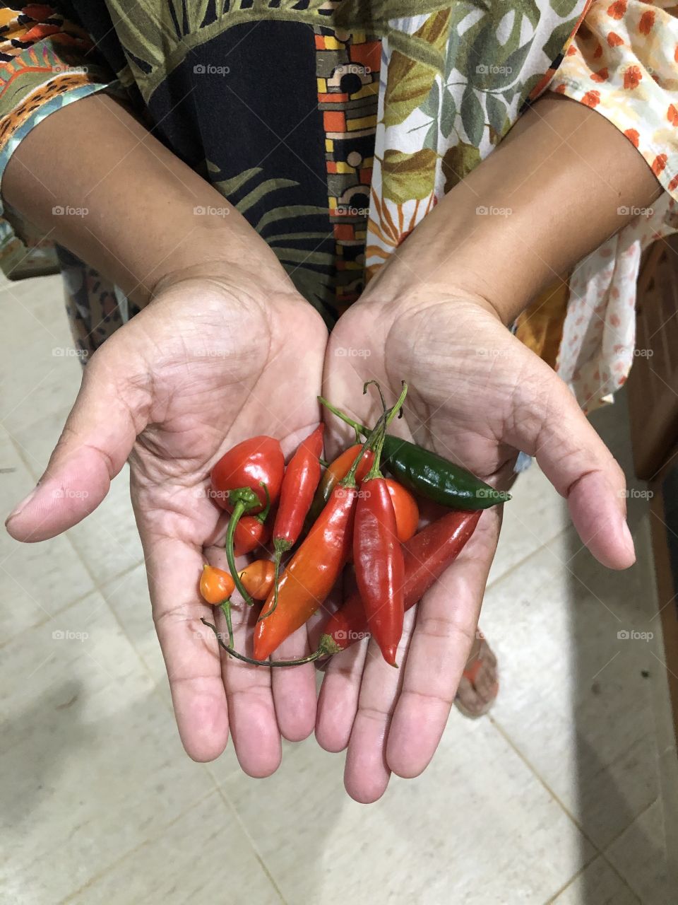 Mãos com pimenta 