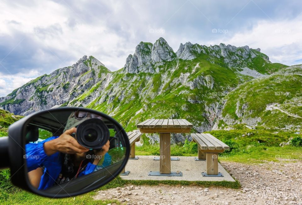 Reflection in side mirror