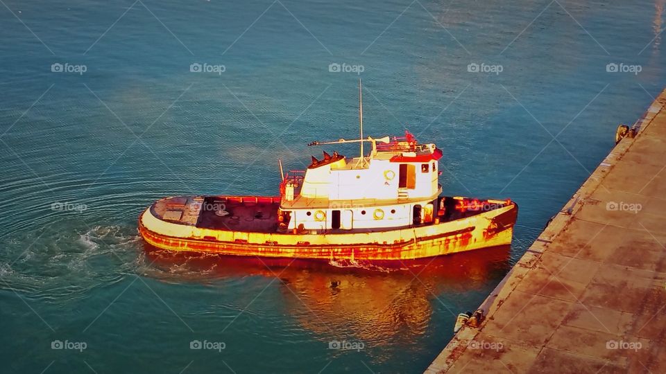 neat old tug boat..sun was setting in Antiquary and it was shining on this tugboat so if coarse I liked it..