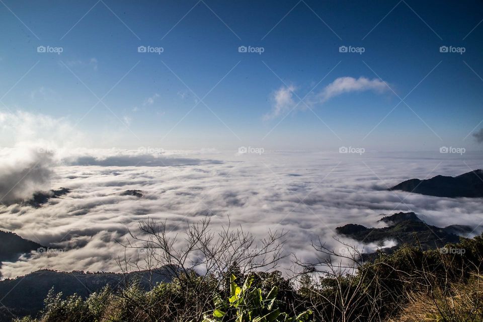 Beautiful mountain scenery with sea of clouds