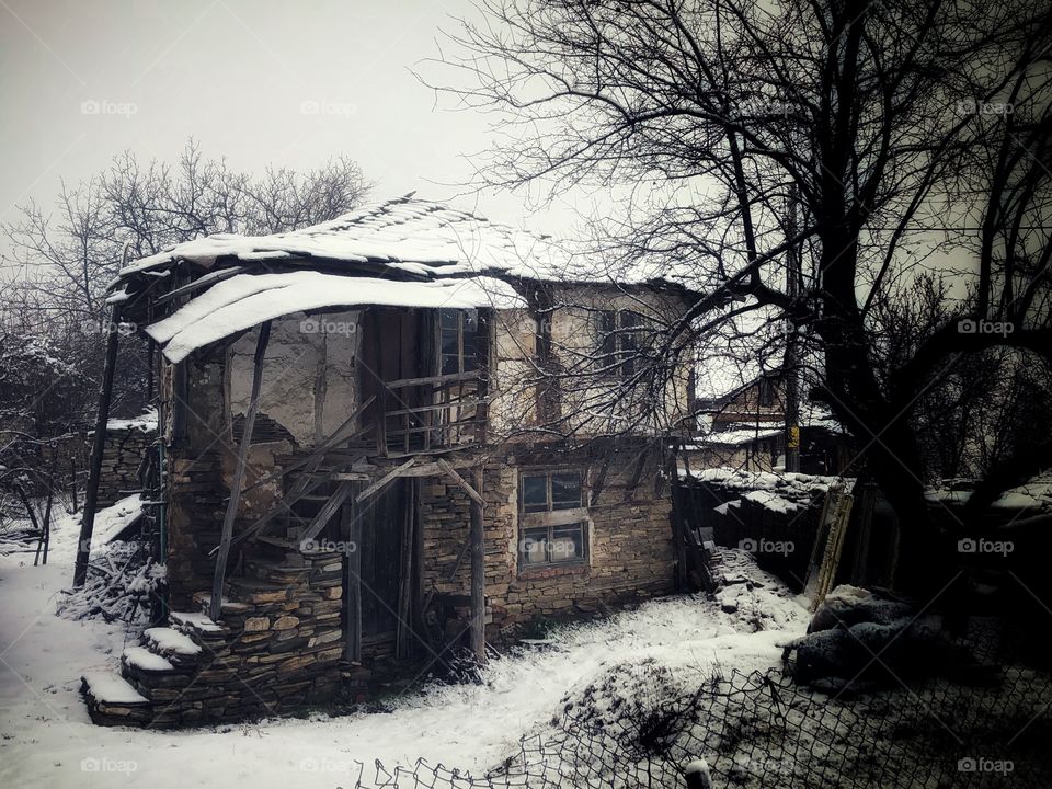 Old creepy house 