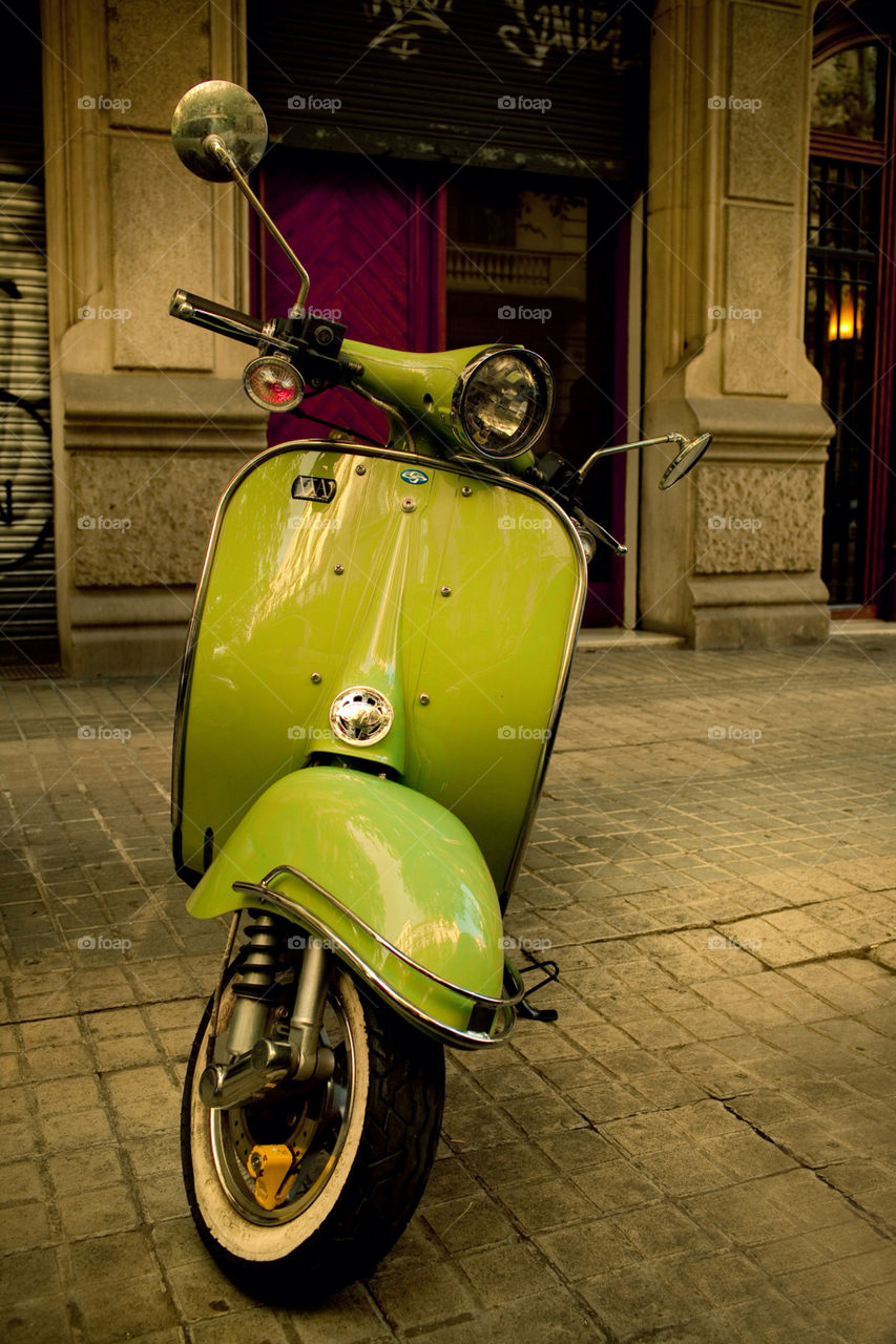 barcelona vespa moto by bussardel