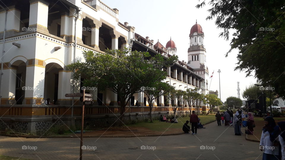 The building with a  loots of  doors therefore called as "Gedung Lawang Sewu" or "The Building with a thousand doors"