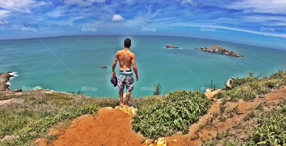 Bi looking the sea