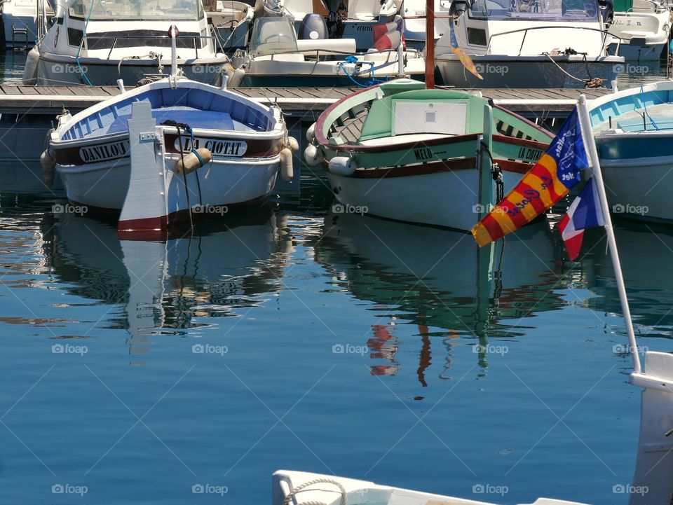 flags boats