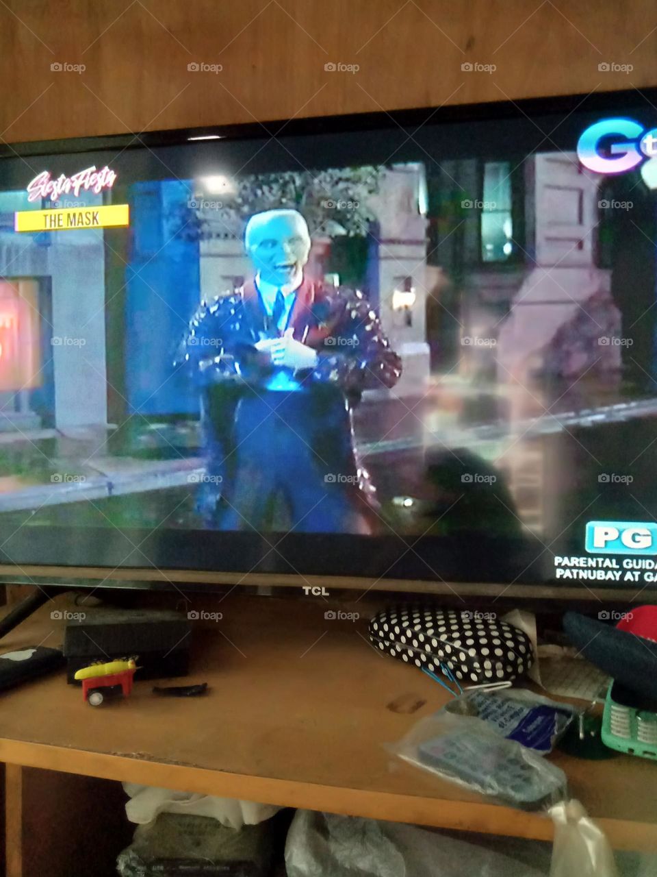 WATCHING MOVIE,, THE MASK,