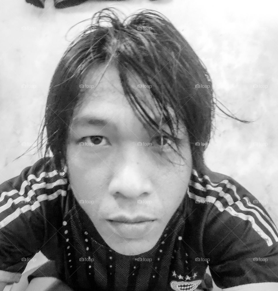 a man with slightly messy hair