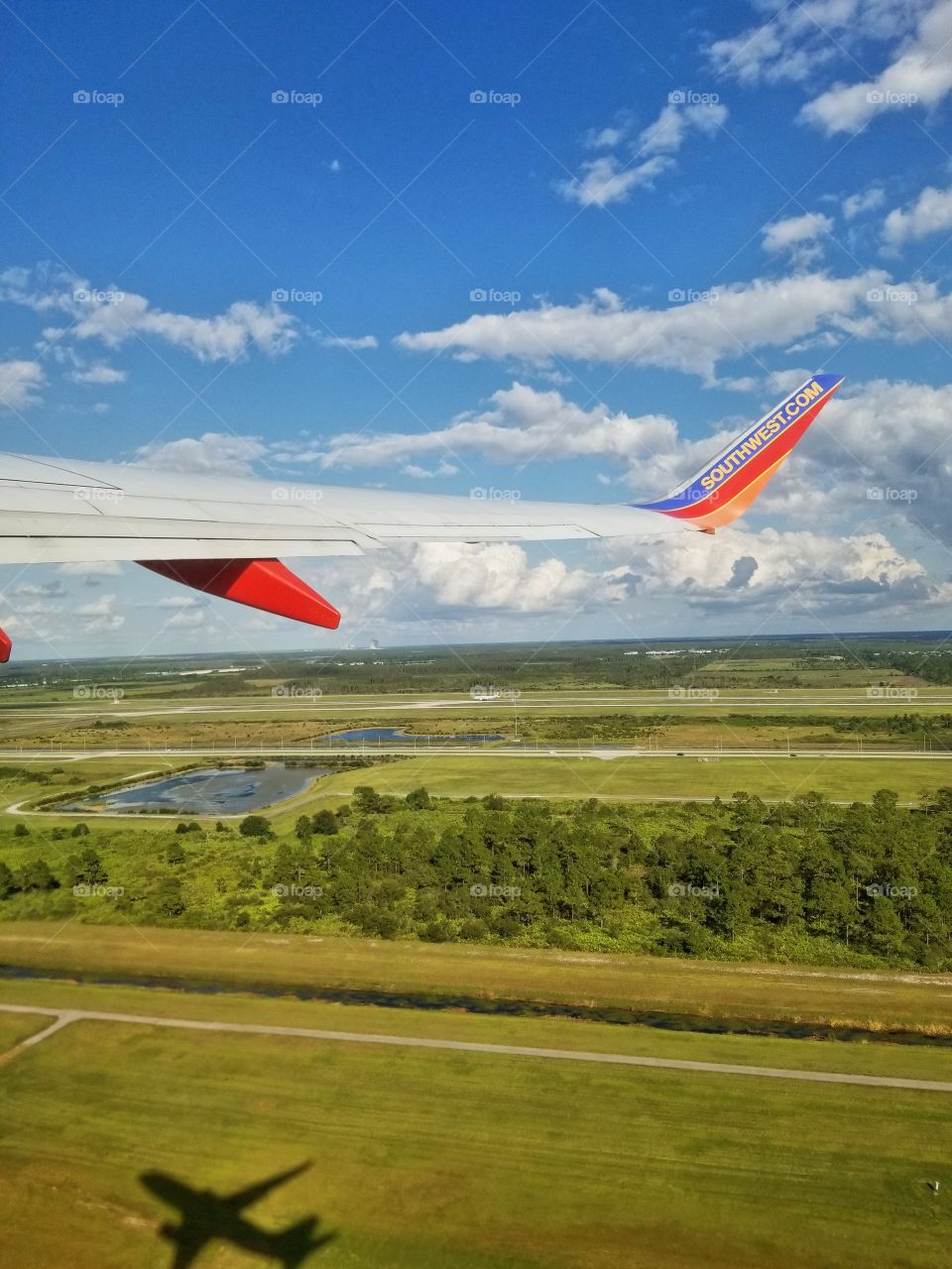 Looking down and capturing for the first time the planes shadow✈🤗