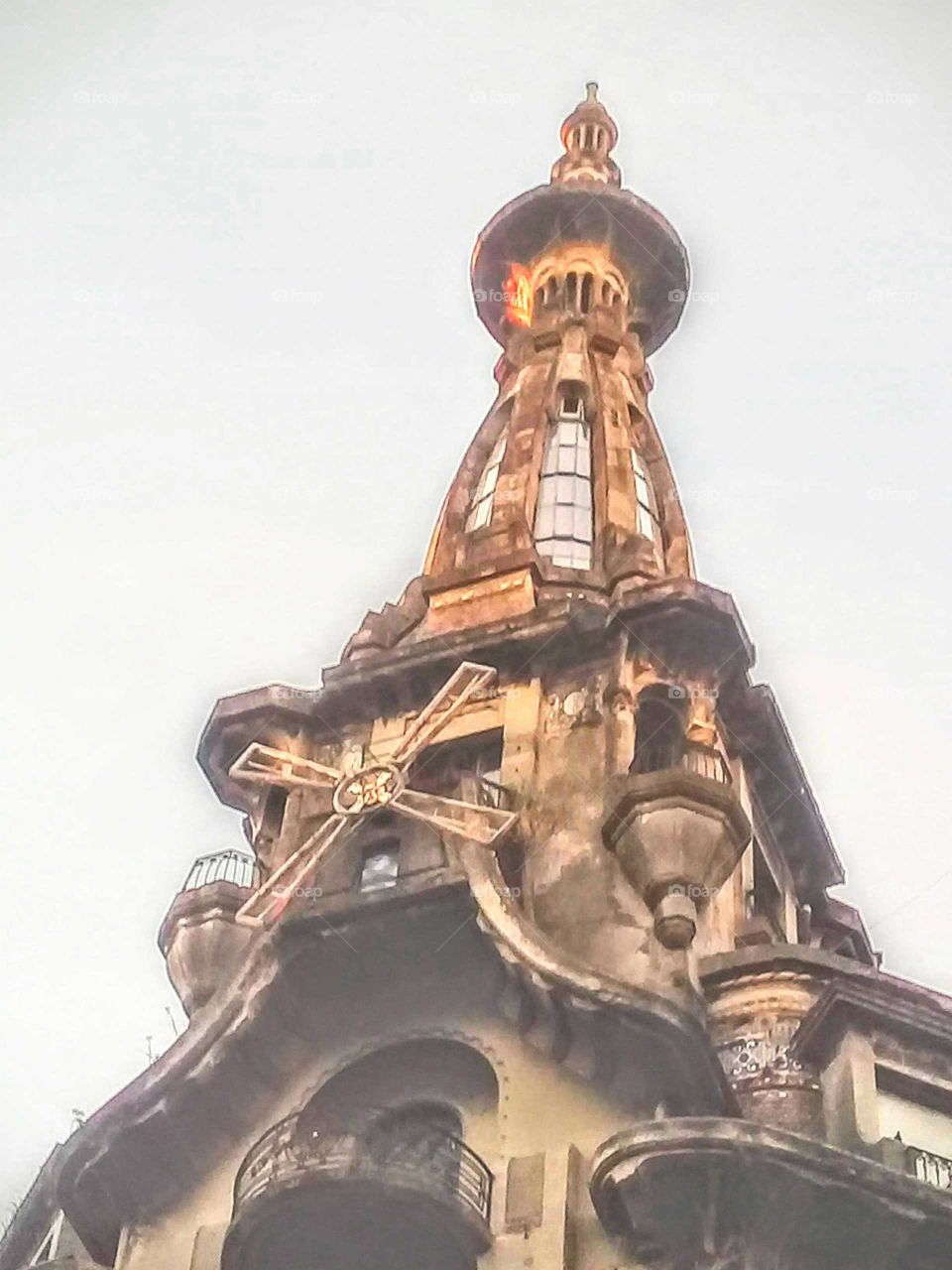 torre de un emblemático edificio de una ciudad