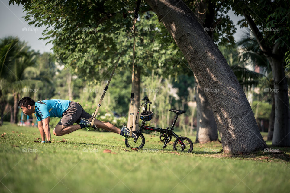 Man workout in the park 