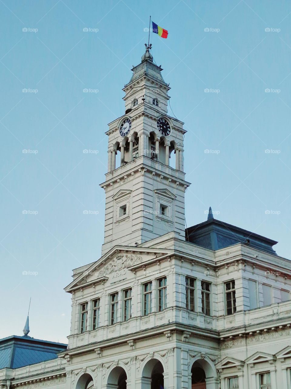 the white town hall from Arad