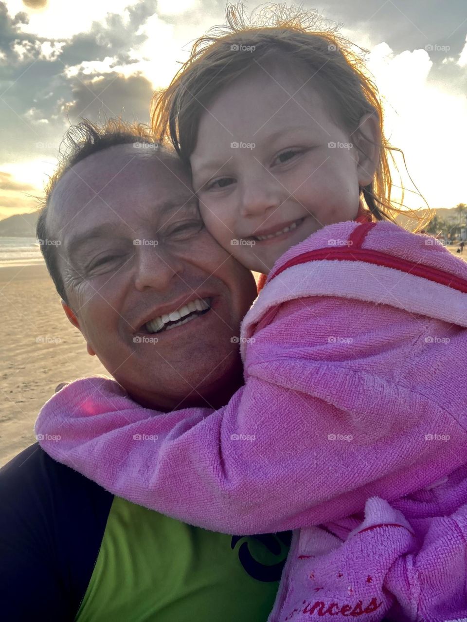 🇺🇸 My daughter Estela is my reason for living!  With your sweet smile, fatherhood is my meaning. / 🇧🇷 Minha filha Estela é a razão do meu viver! Com seu doce sorriso, a paternidade é o meu sentido.