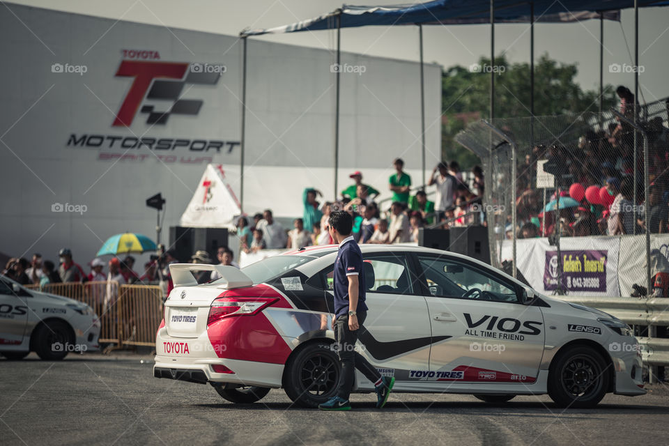 Racer of the Toyota vios come out to meet audience 