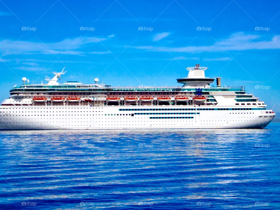 Cruise ship 🚢.