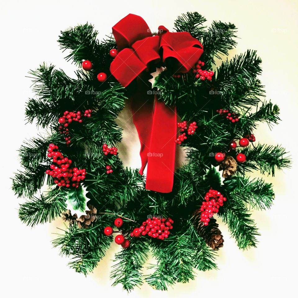 red and green Christmas wreath