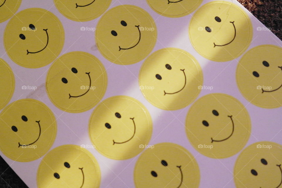 Yellow round smiley face stickers 