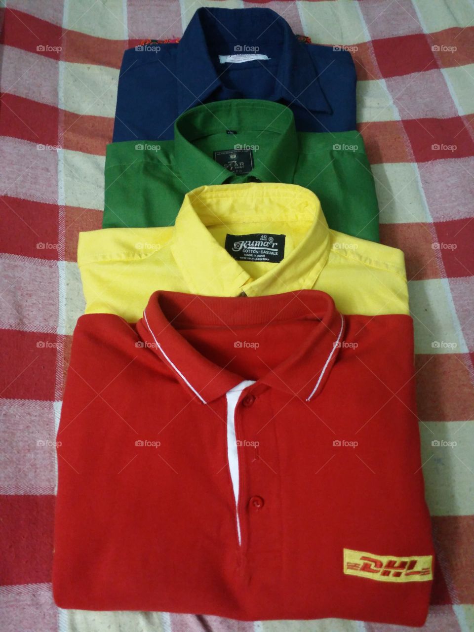 Shirts and t shirt colore clash