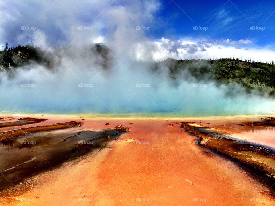 Hot spring in yellowstone