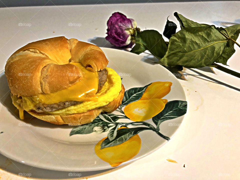 Egg sausage croissant 