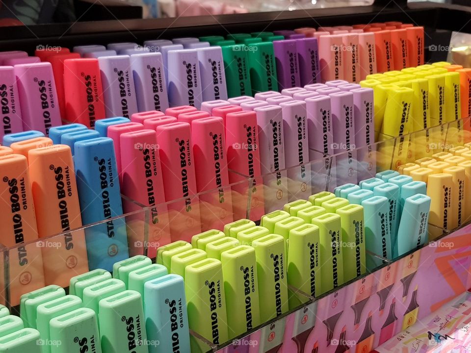 Colorful highlighter, displayed on glass shef, suitable for employees, student, officer, school children, lighter color, red blue yellow pink purple