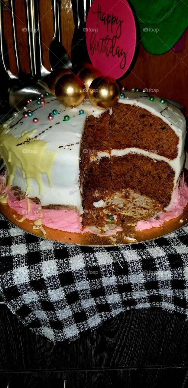 Birthday cake which I enjoyed most in March 2021. Vanilla cake . Minimal decorations and simple looking