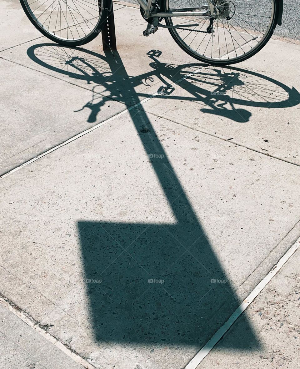 The bike and its shadows
