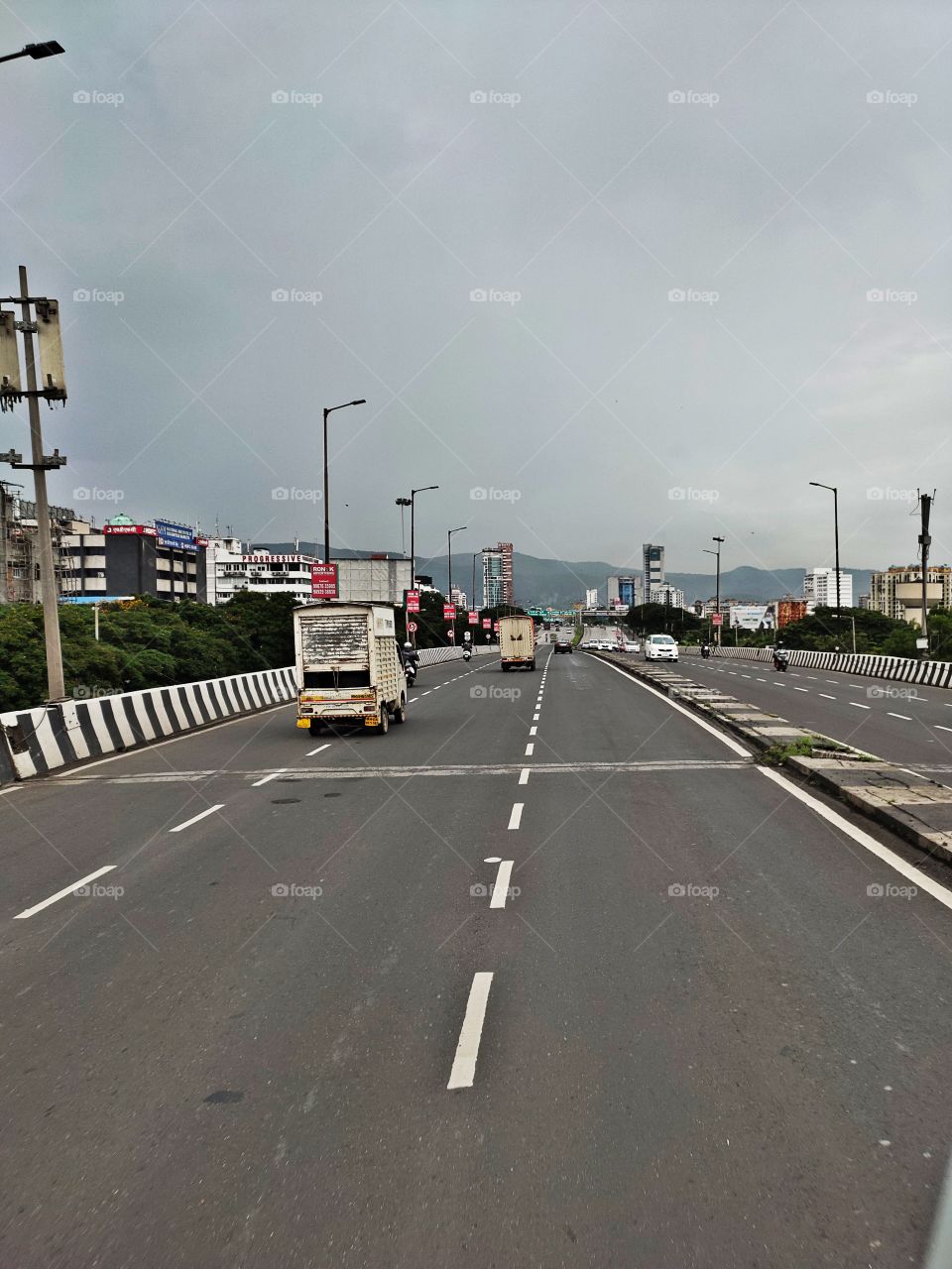 Flyover
@Megahighway🛤️🛤️
Pleasent Weather,🗯️☁️☁️
Moving Vehicles