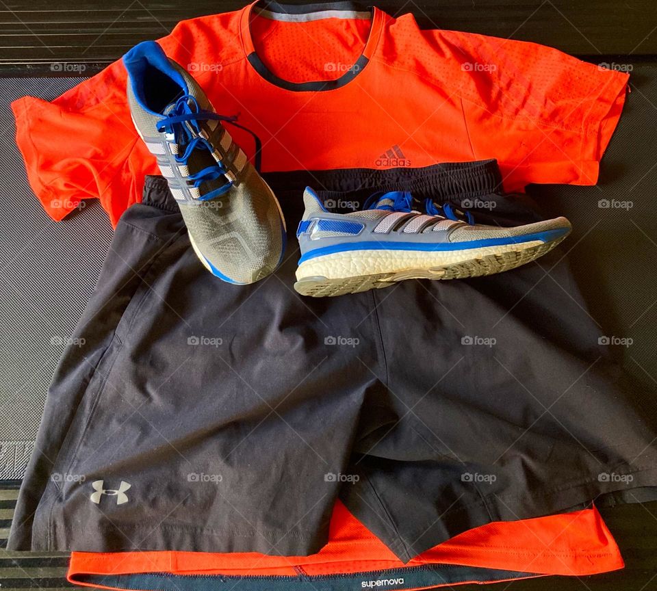 🏃‍♂️ 🇺🇸 Good Morning!  Everything ready to sweat the shirt. Let's go for a good morning jog?  Running is good for your health! / 🇧🇷 Bom dia! Tudo pronto para suar a camisa. Vamos para um bom cooper matinal? Correr faz bem para a saúde! 