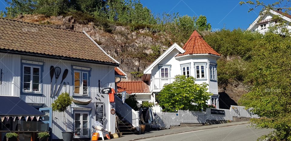 Less house. More home.