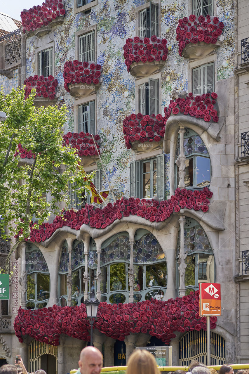 Barcelona. Sant Jordi celebrations. Casa Batllo